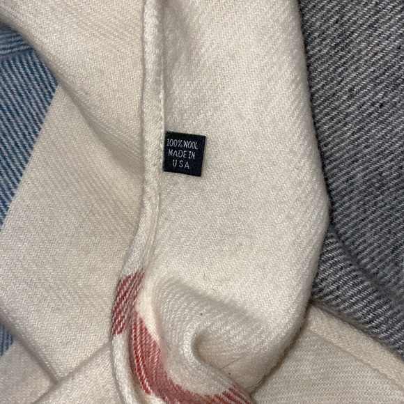 Faribault Mill - Minnehaha Falls Wool Shawl 100% Wool - Picture 3 of 4